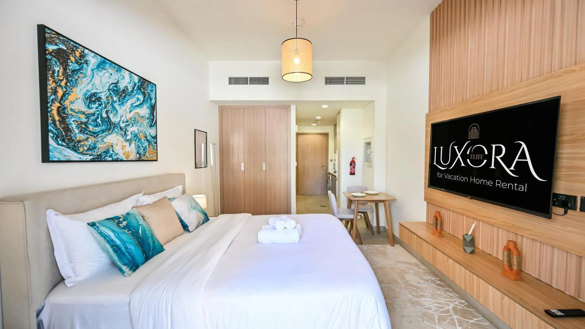 Apartment Charming Studio Retreat With A Private Balcony, Just 10 Minutes From The Heart Of The City Dubai