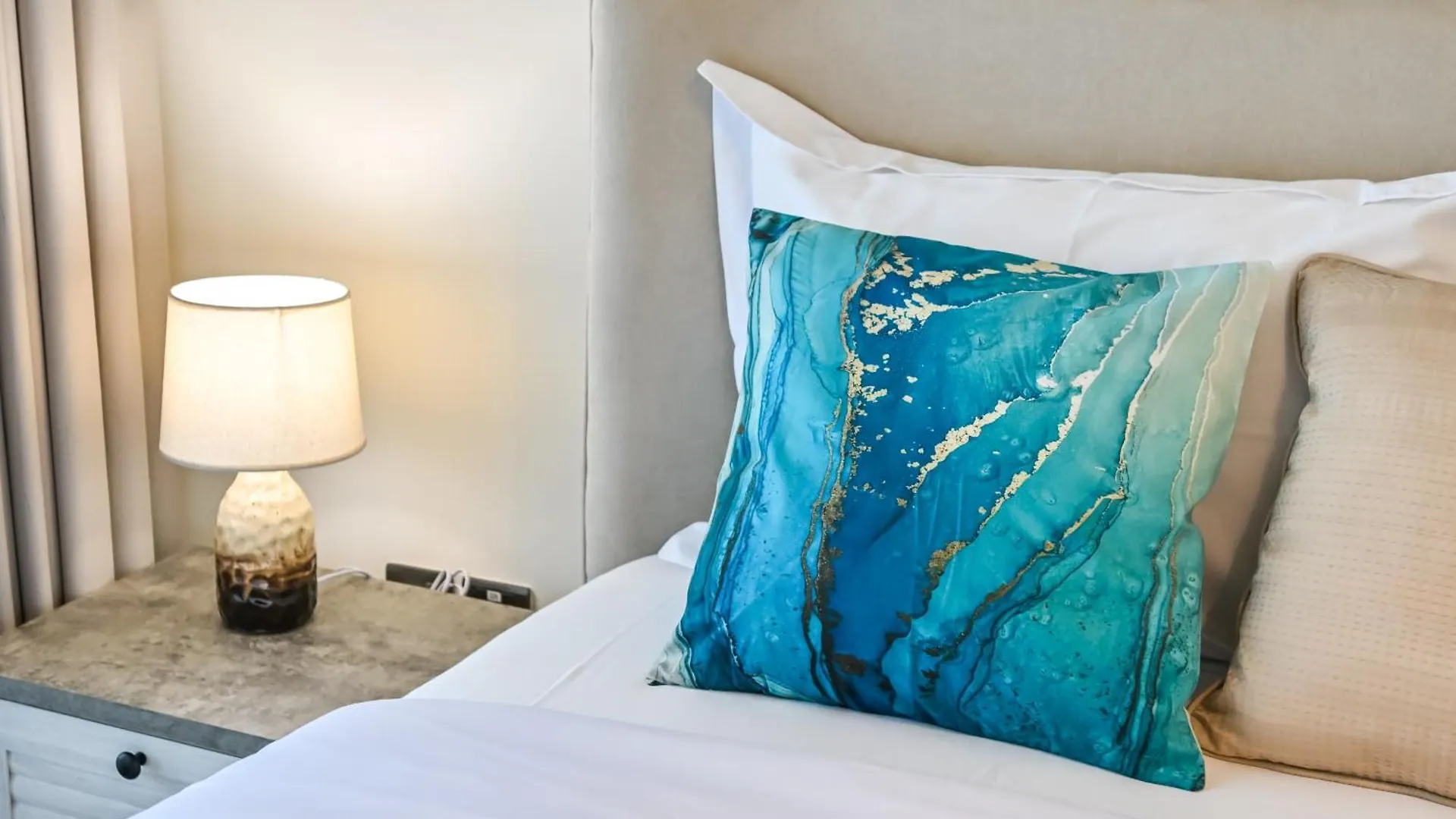 Apartment Charming Studio Retreat With A Private Balcony, Just 10 Minutes From The Heart Of The City Dubai